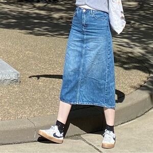 Embroidered Back Slip Denim Skirt